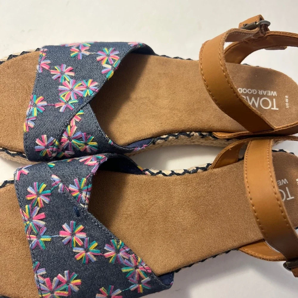 Toms monica platform